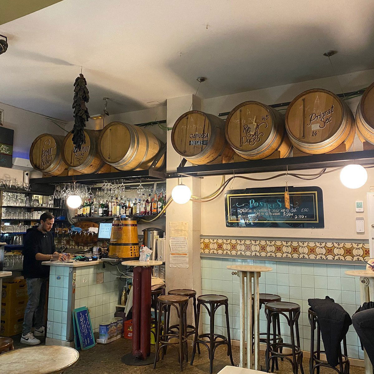 Vermut i a la Gàbia, Bar in Barcelona
