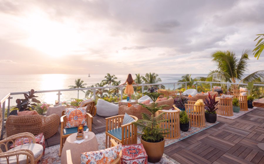 Five | One | Six, Bar in Oahu