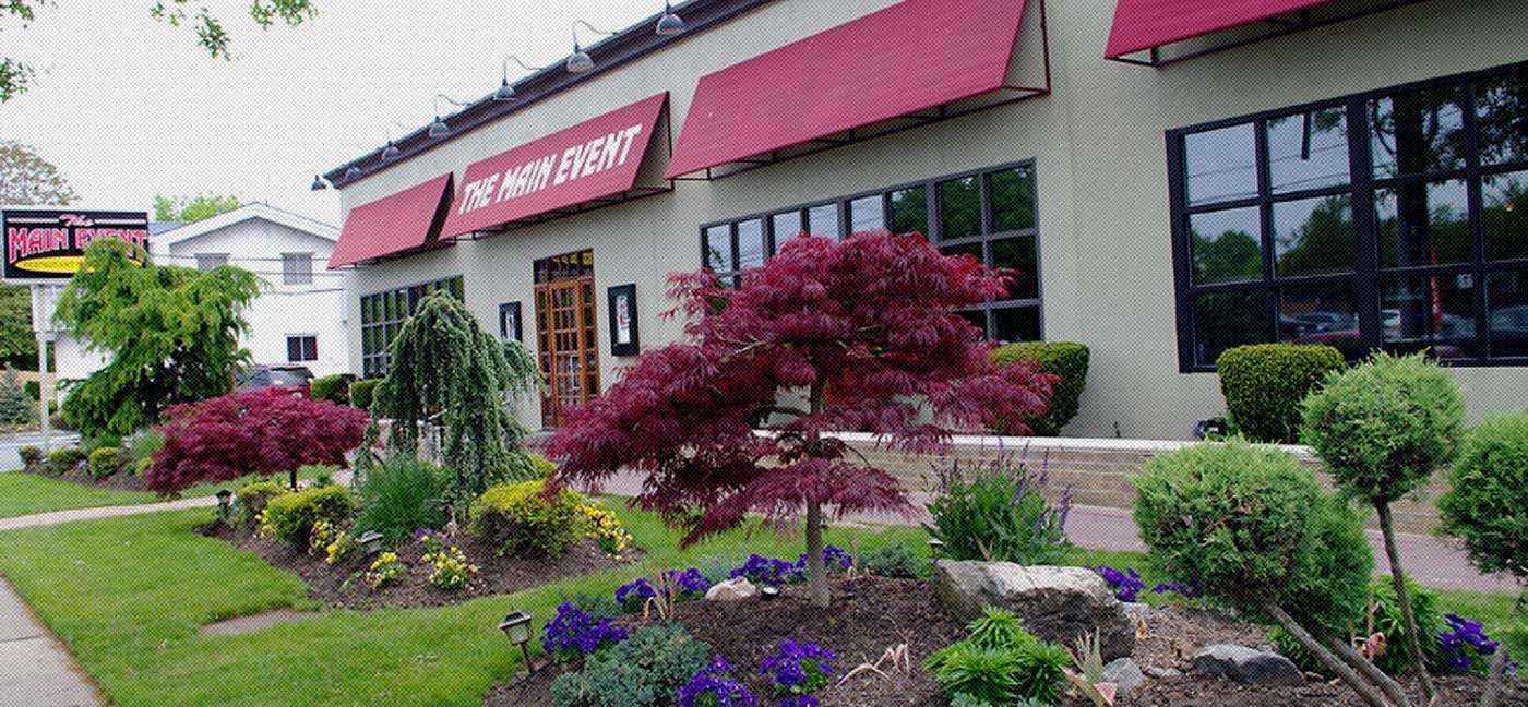 The Main Event bar in Plainview