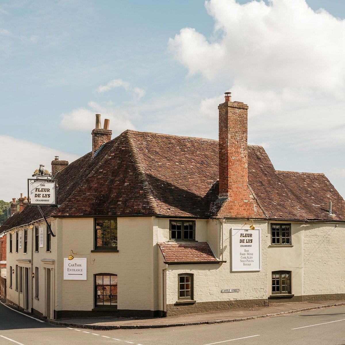 The Fleur de Lys bar in Cranborne