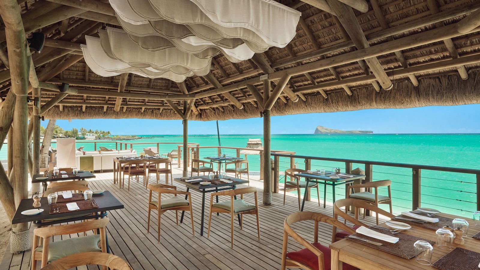 Peninsula Bar, Bar in Anse La Raie