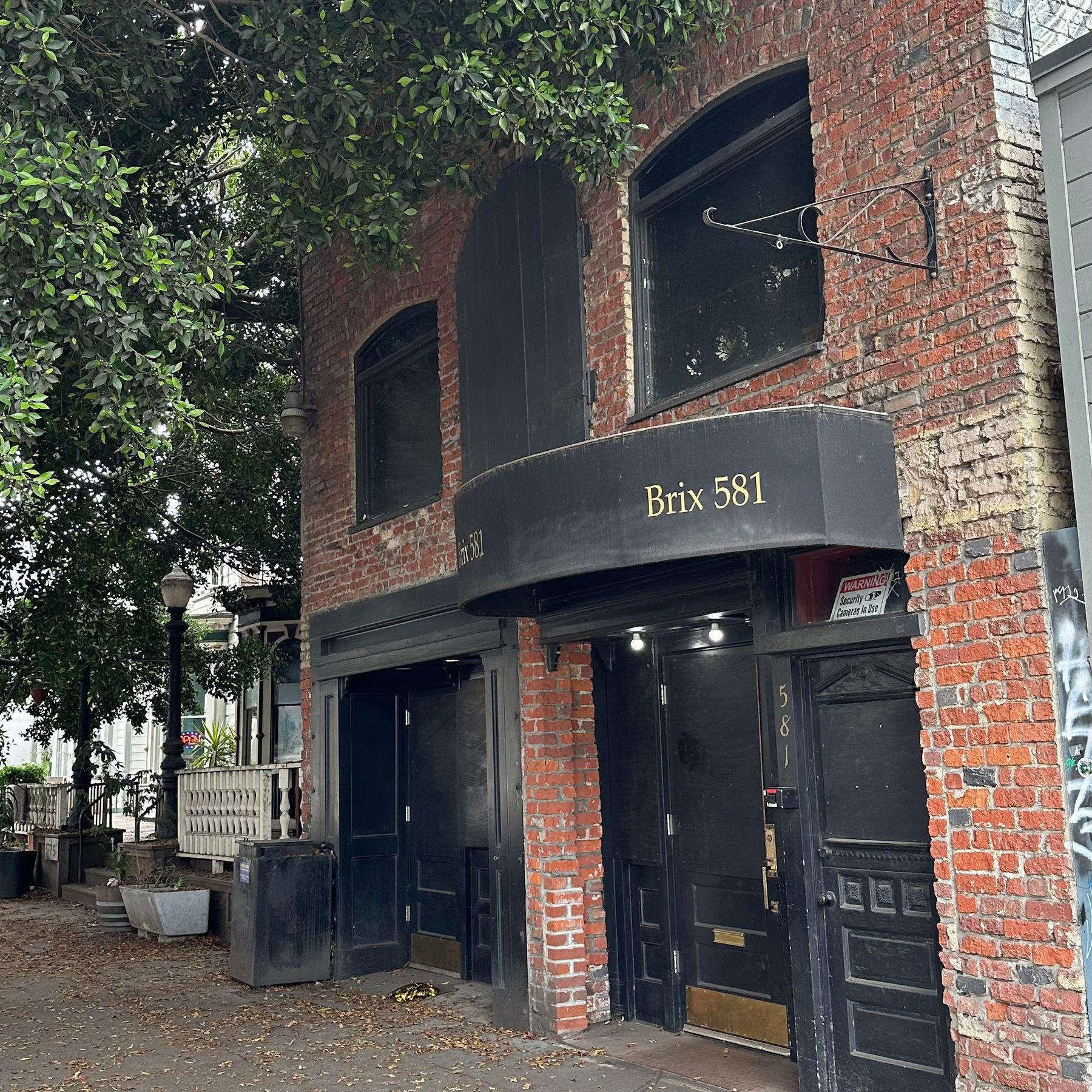 Brix 581 bar in Oakland