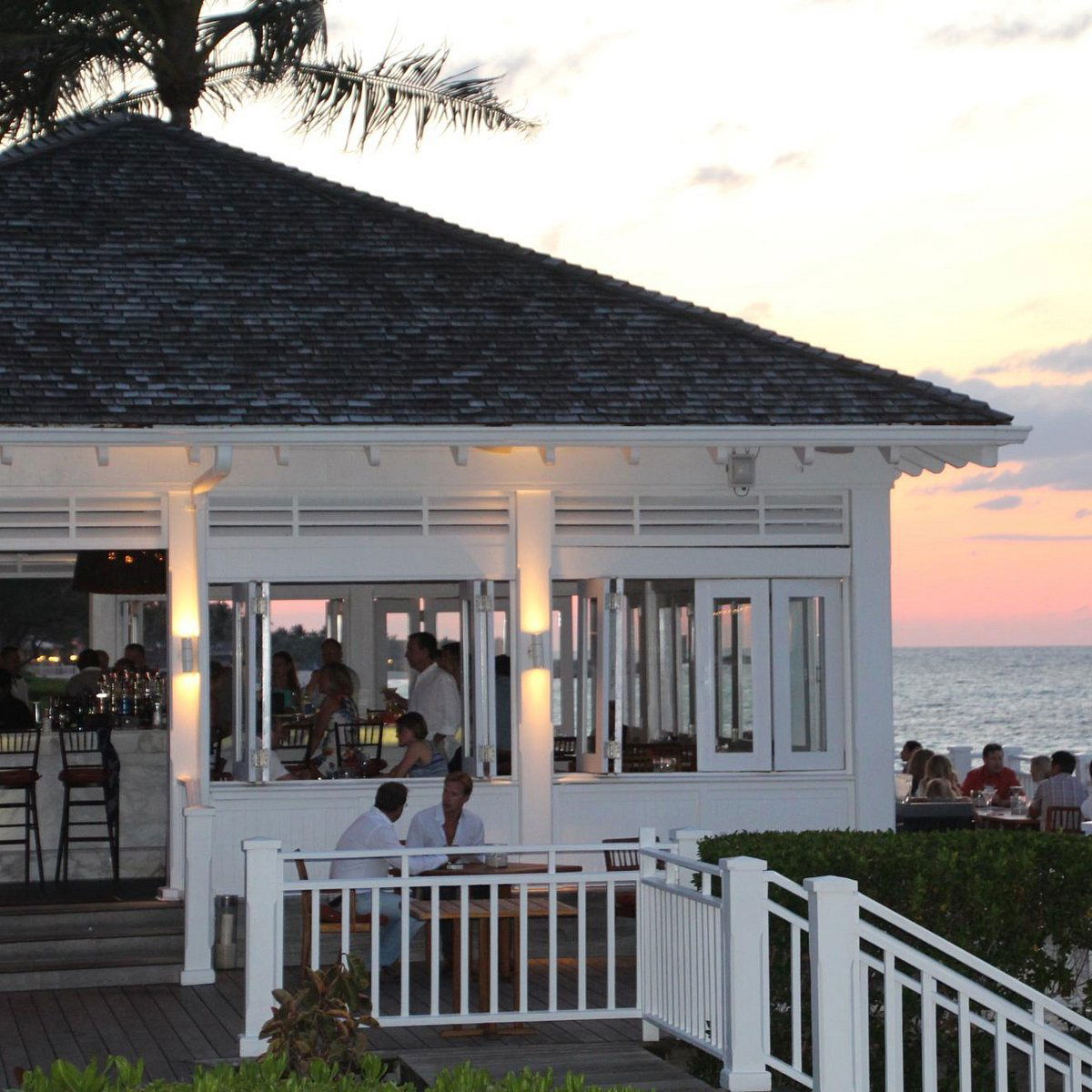 Dune, Bar in Nassau