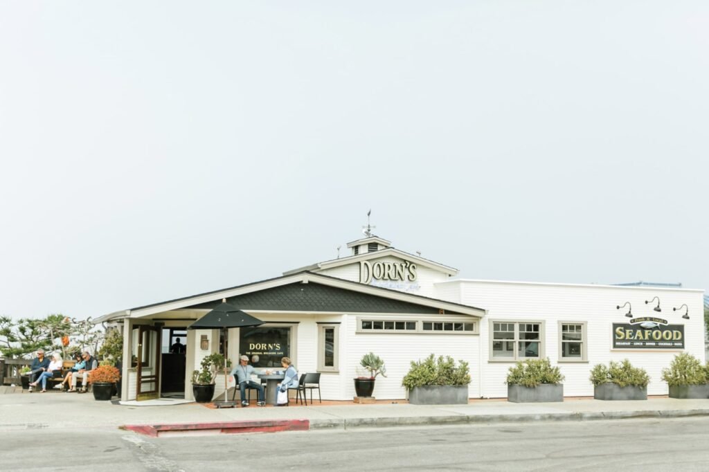 Dorn's Breakers Cafe, Bar in Morro Bay