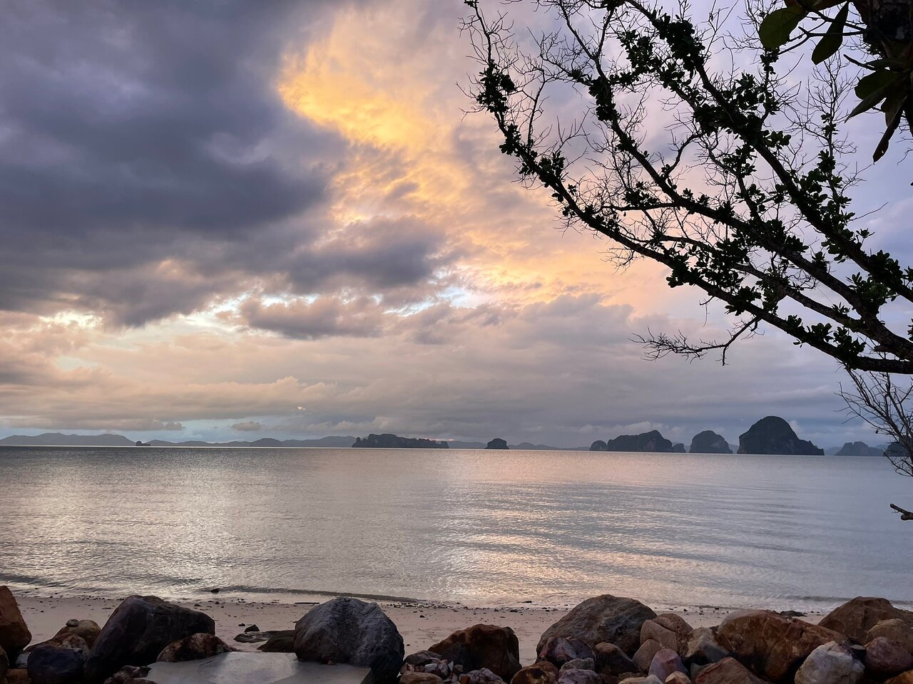 Kredkaew Bar