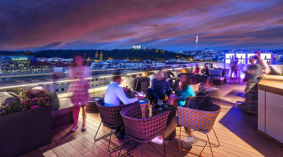 Sky Bar & Cloud 7 Lounge bar in Santa Maddalena