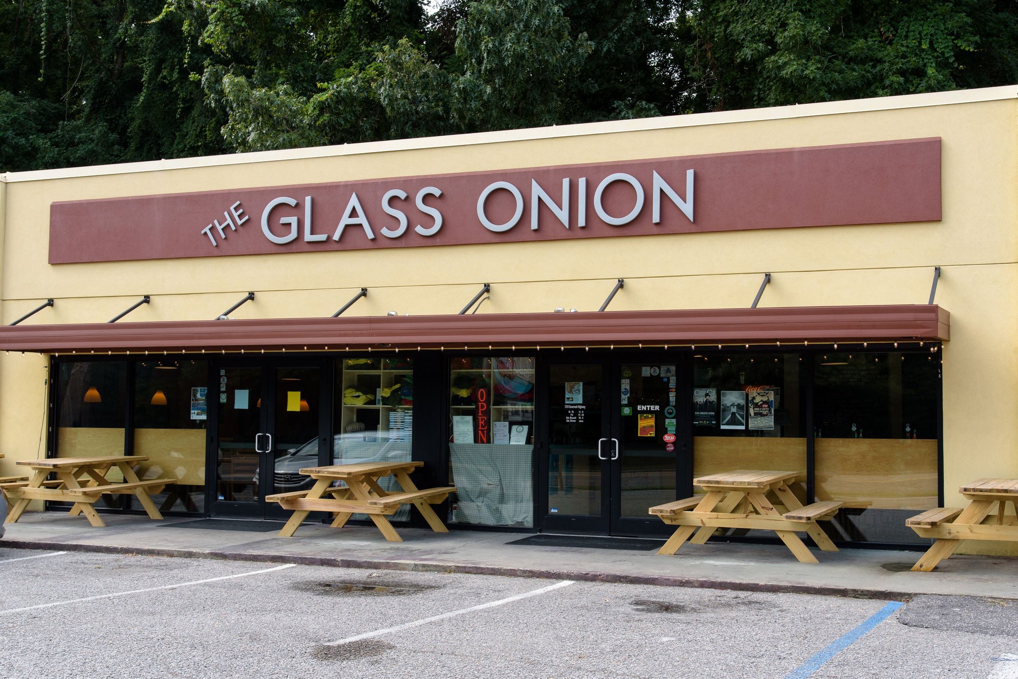 The Glass Onion bar in Charleston, United States
