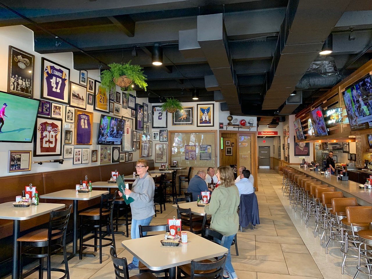 Phil's Oyster Bar & Seafood