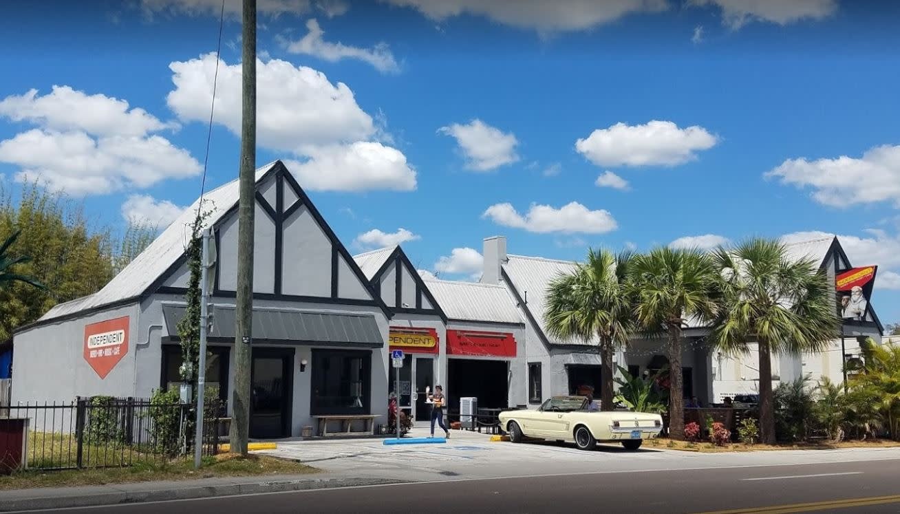 Independent Bar & Kitchen, Bar in Tampa