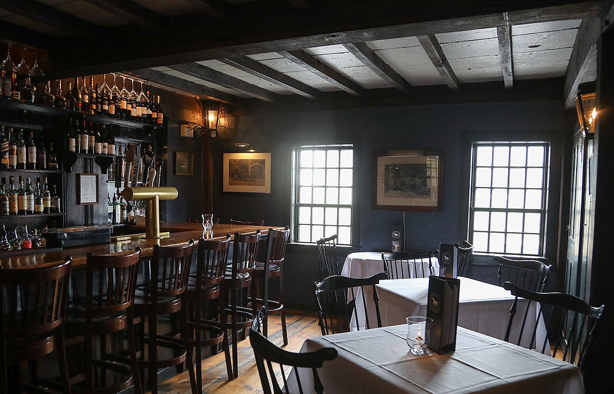 White Horse Tavern, Bar in Newport