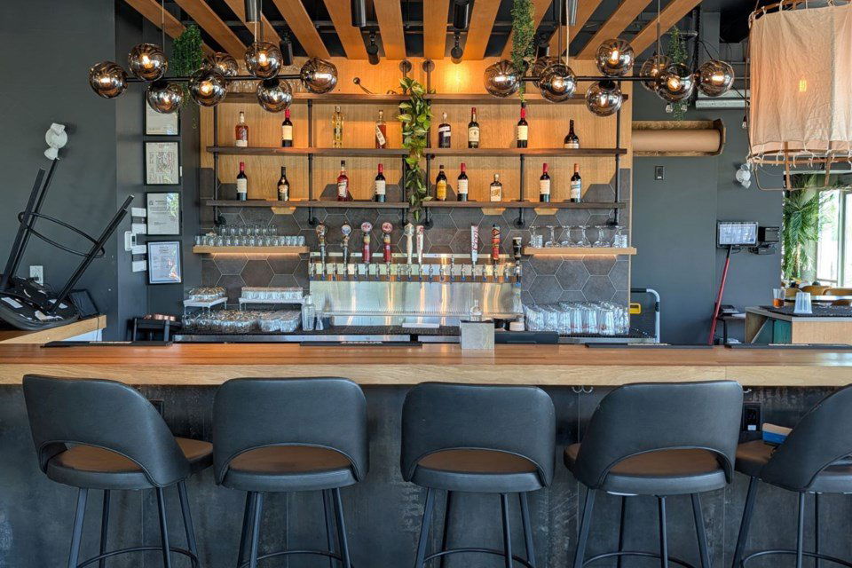 Wharf & Flame Smokehouse + Lounge, Bar in Richmond