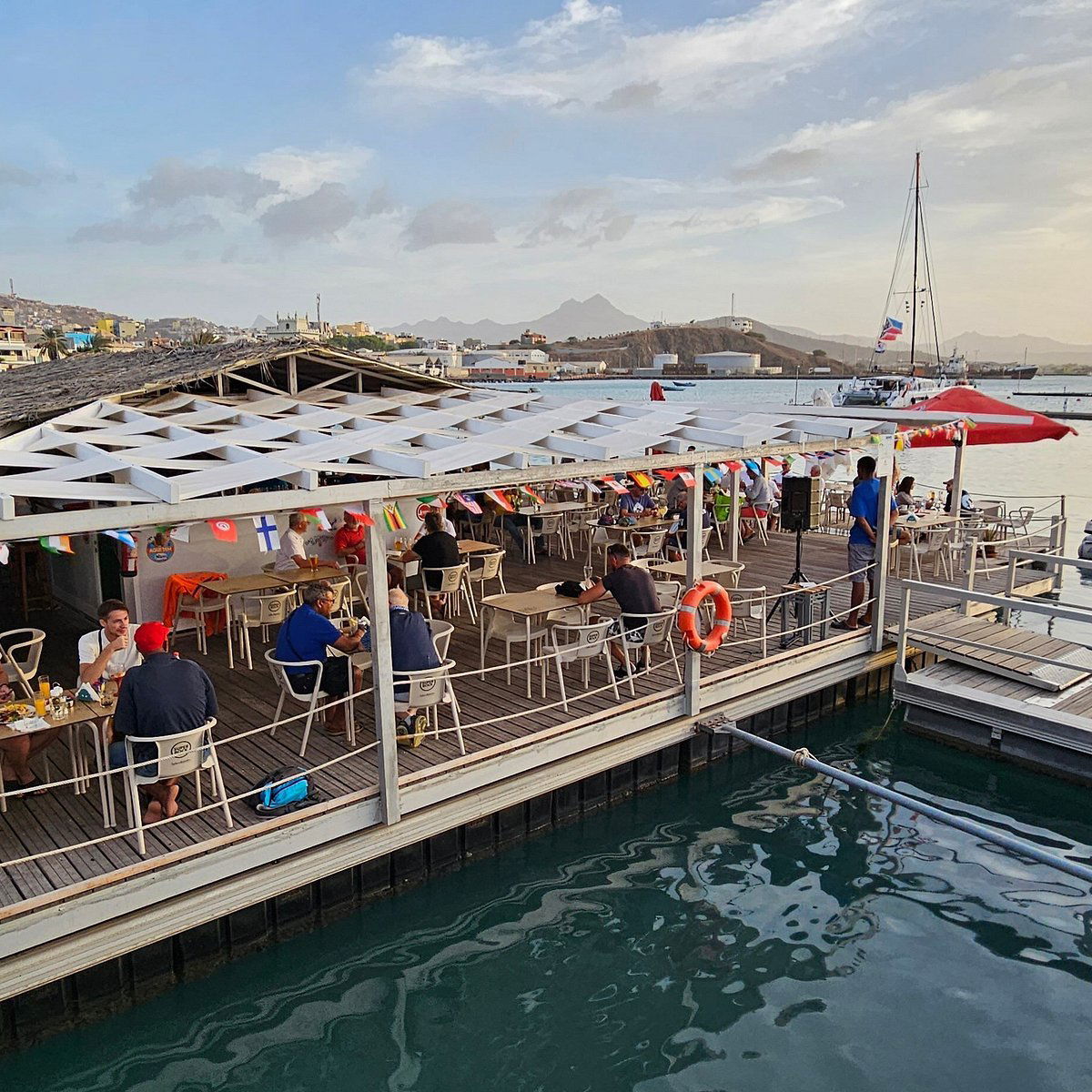 Skybar, Bar in Mindelo