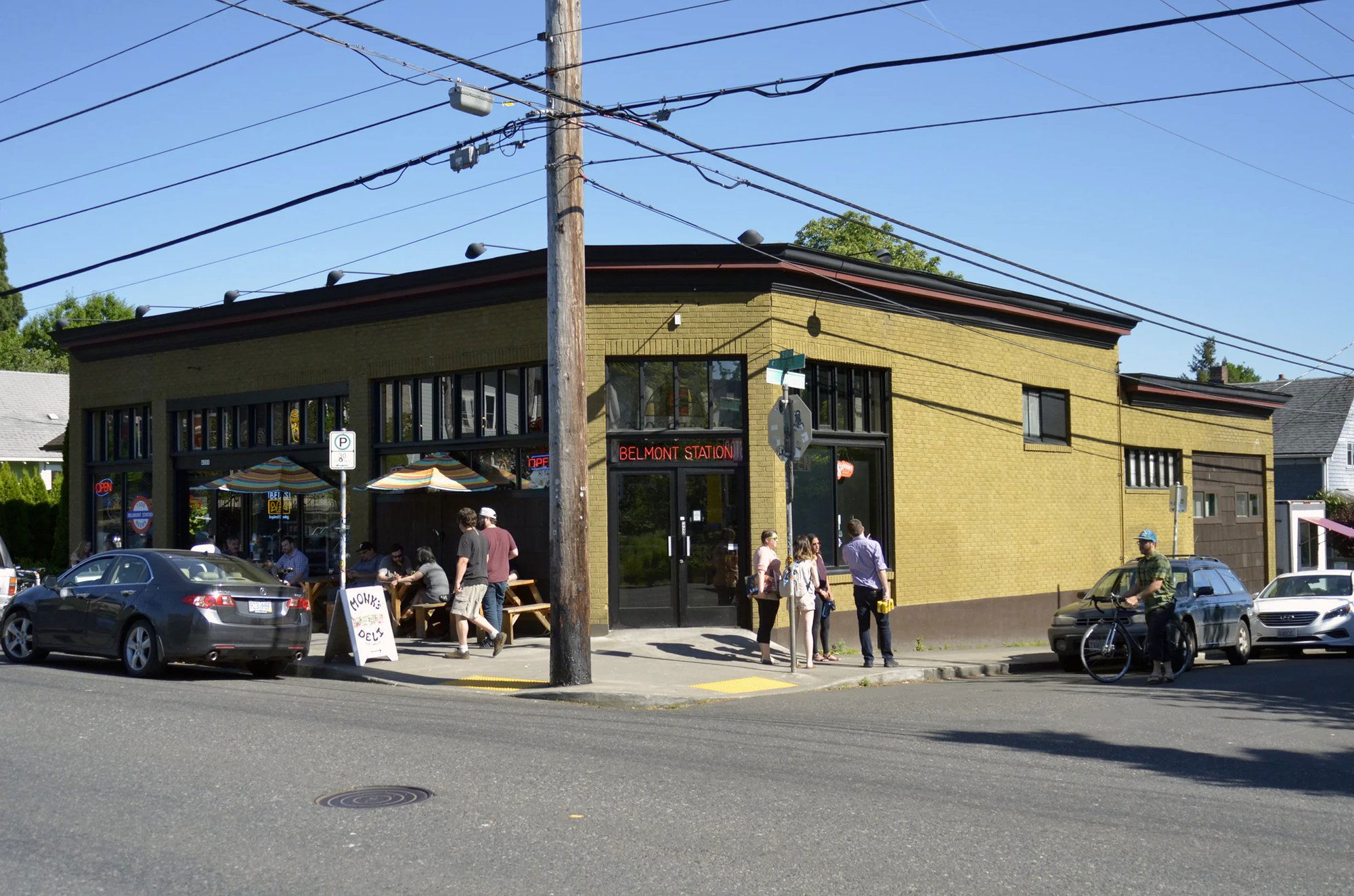 Belmont Station, Bar in Portland