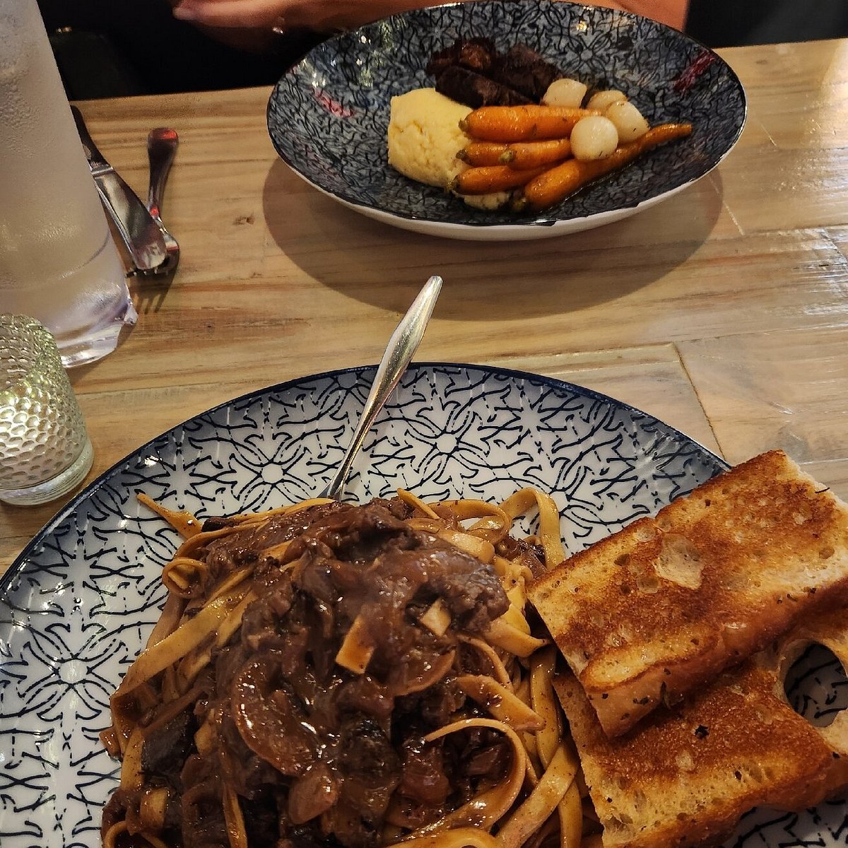 Bistro Nota bar in Fort Wayne, United States