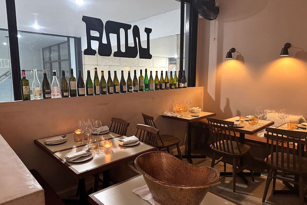 Luna Wine Bar, Bar in London