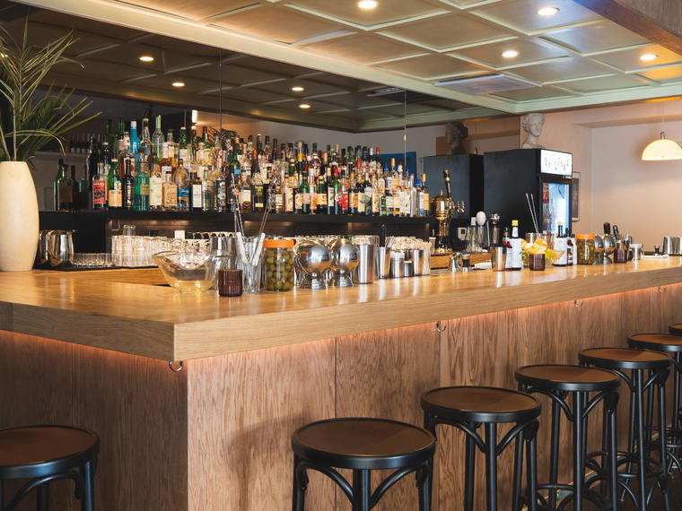 Bar Daniel, Charleston, United States