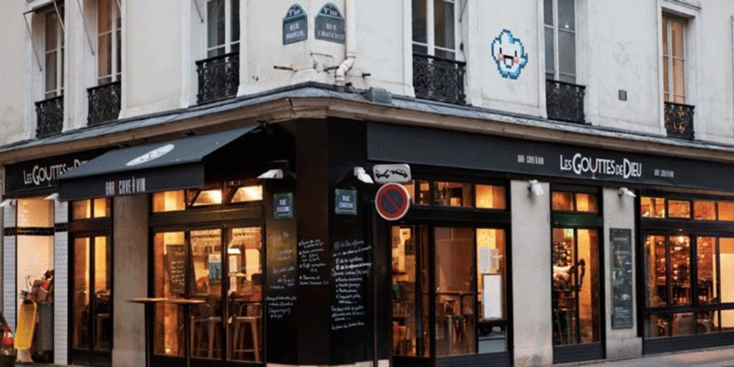 Les Gouttes de Dieu bar in Paris, France