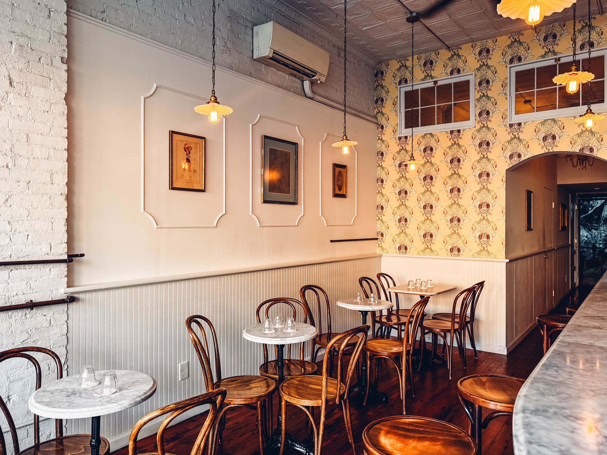 Brunette bar in Kingston, United States