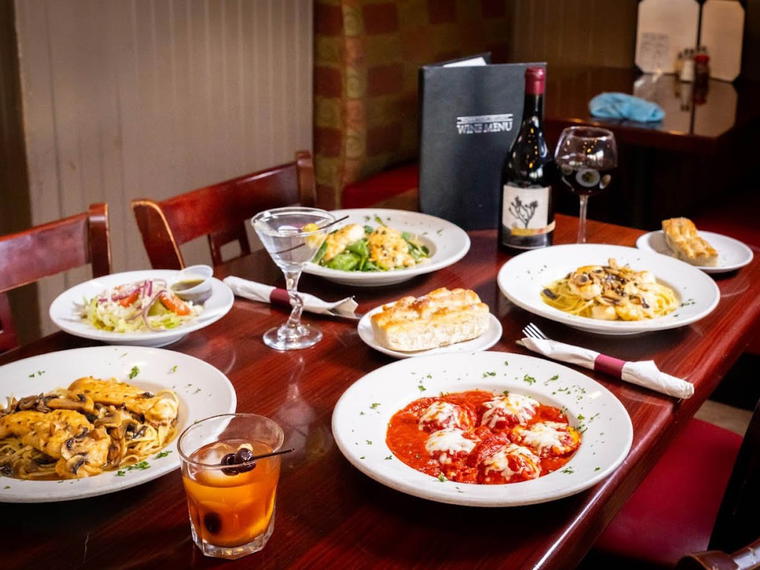 Milano's Italian Restaurant Pizza and Bar, Jacksonville, United States