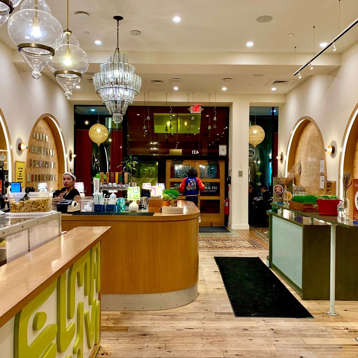 Life Alive Organic Cafe Back Bay bar in Boston, United States