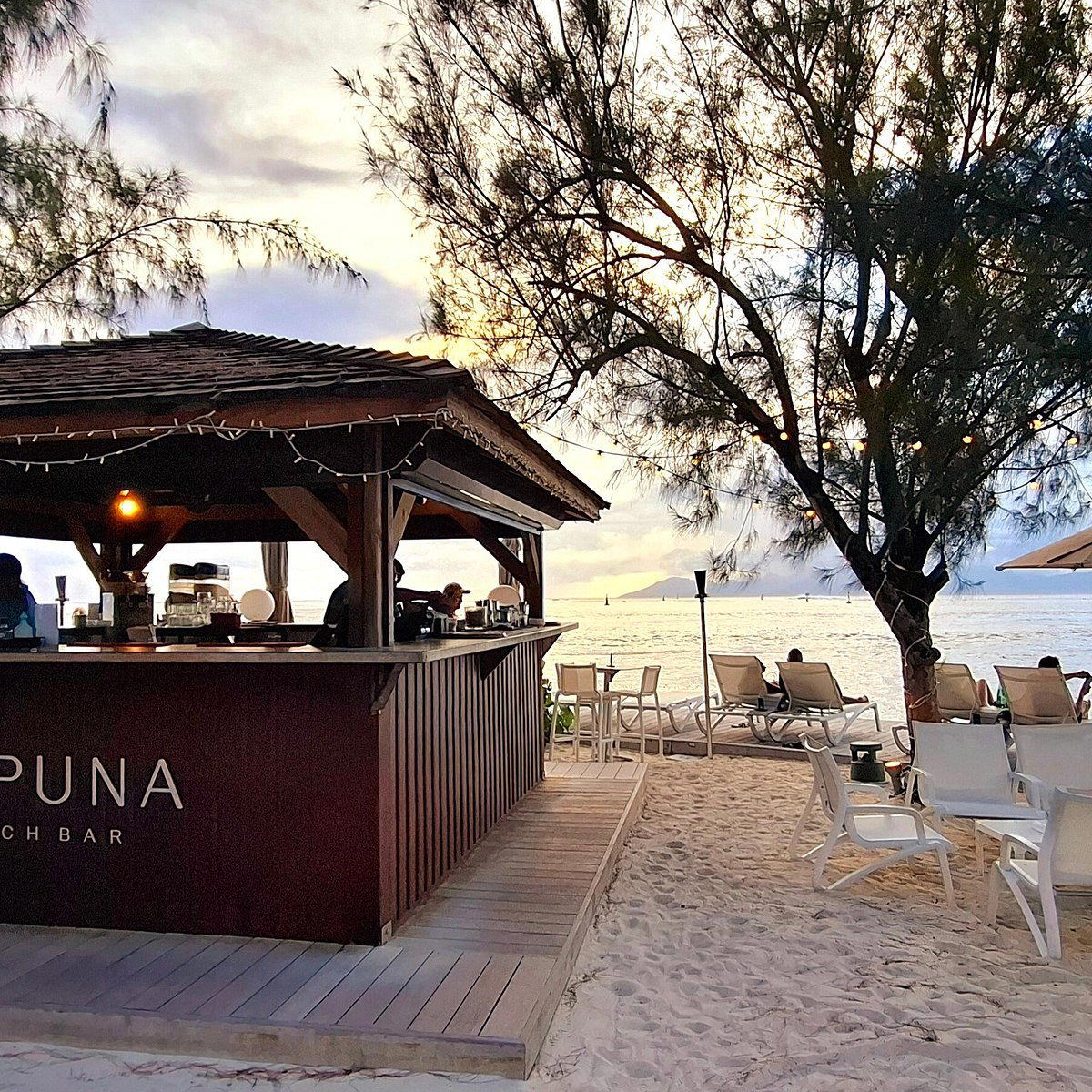 Taapuna Bar bar in Puna Auia