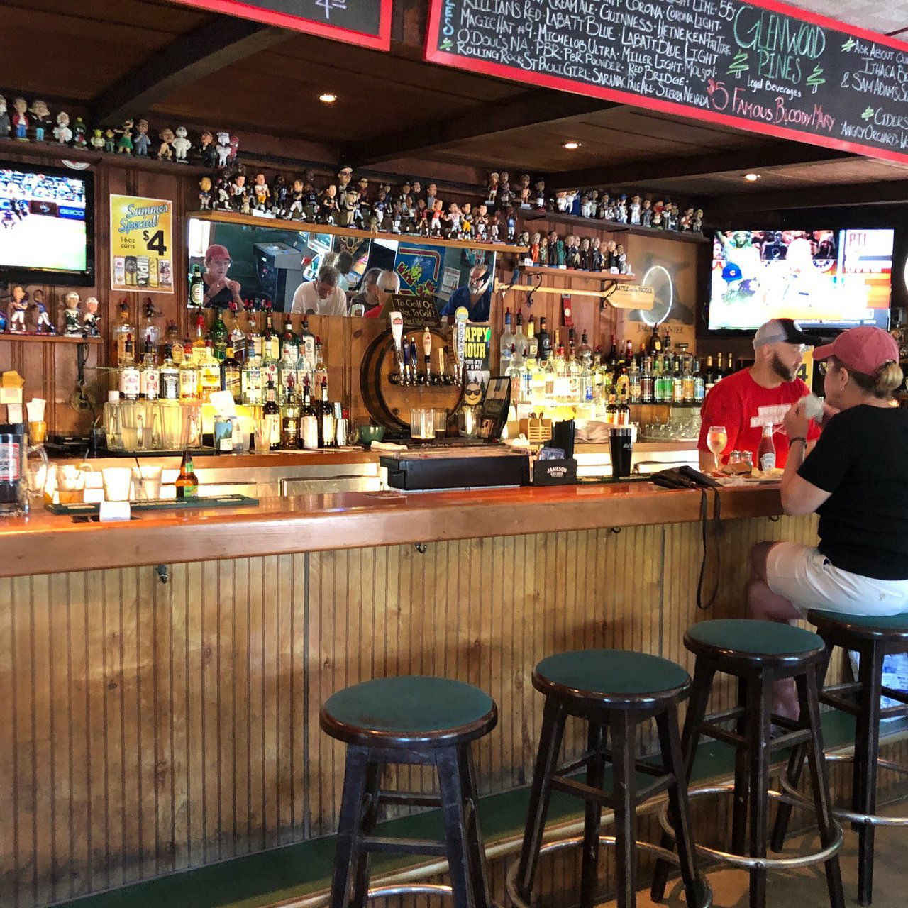 Glenwood Pines, Bar in Ulysses