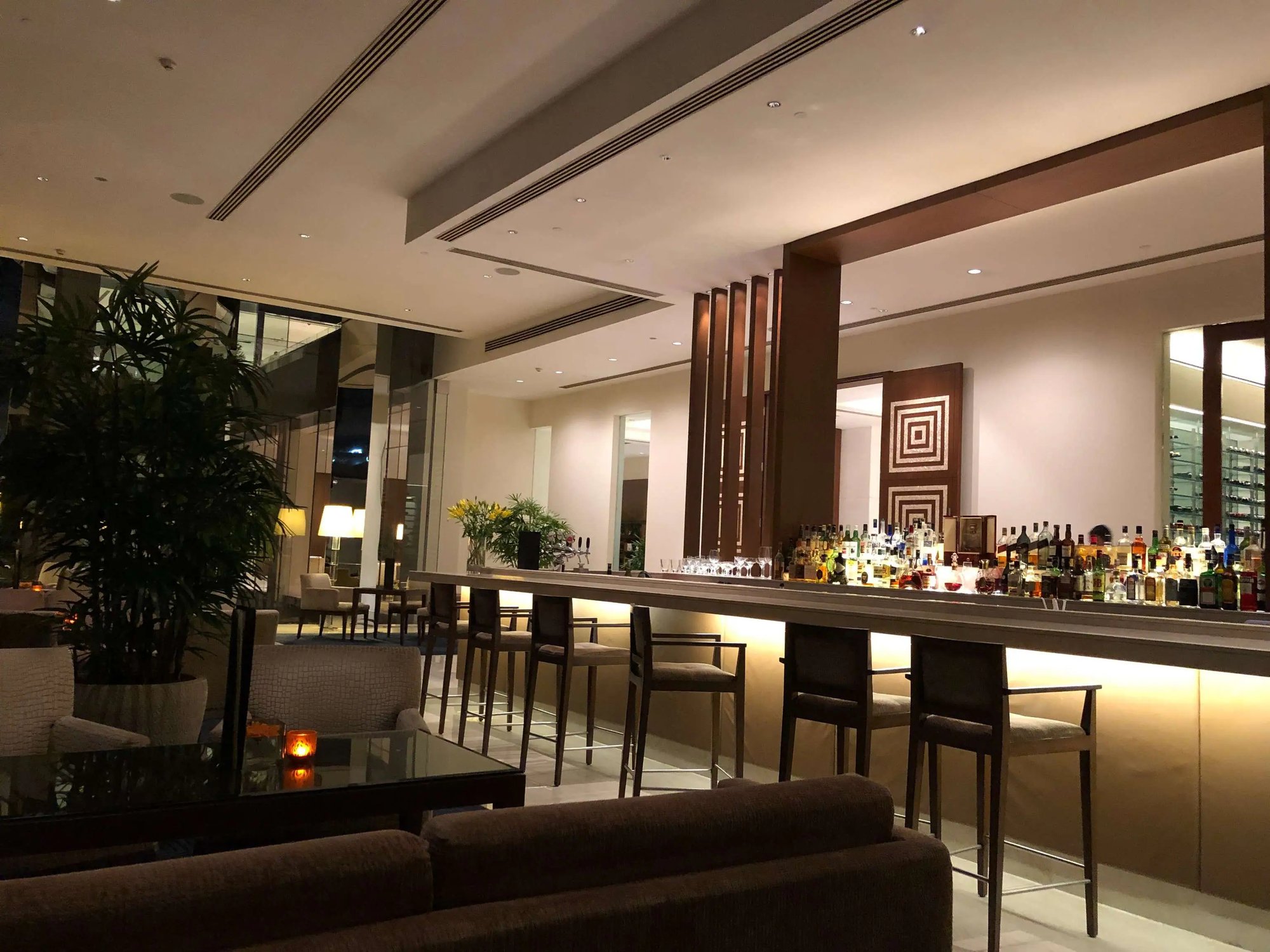 The Oberoi, Gurgaon bar in Gurugram, India