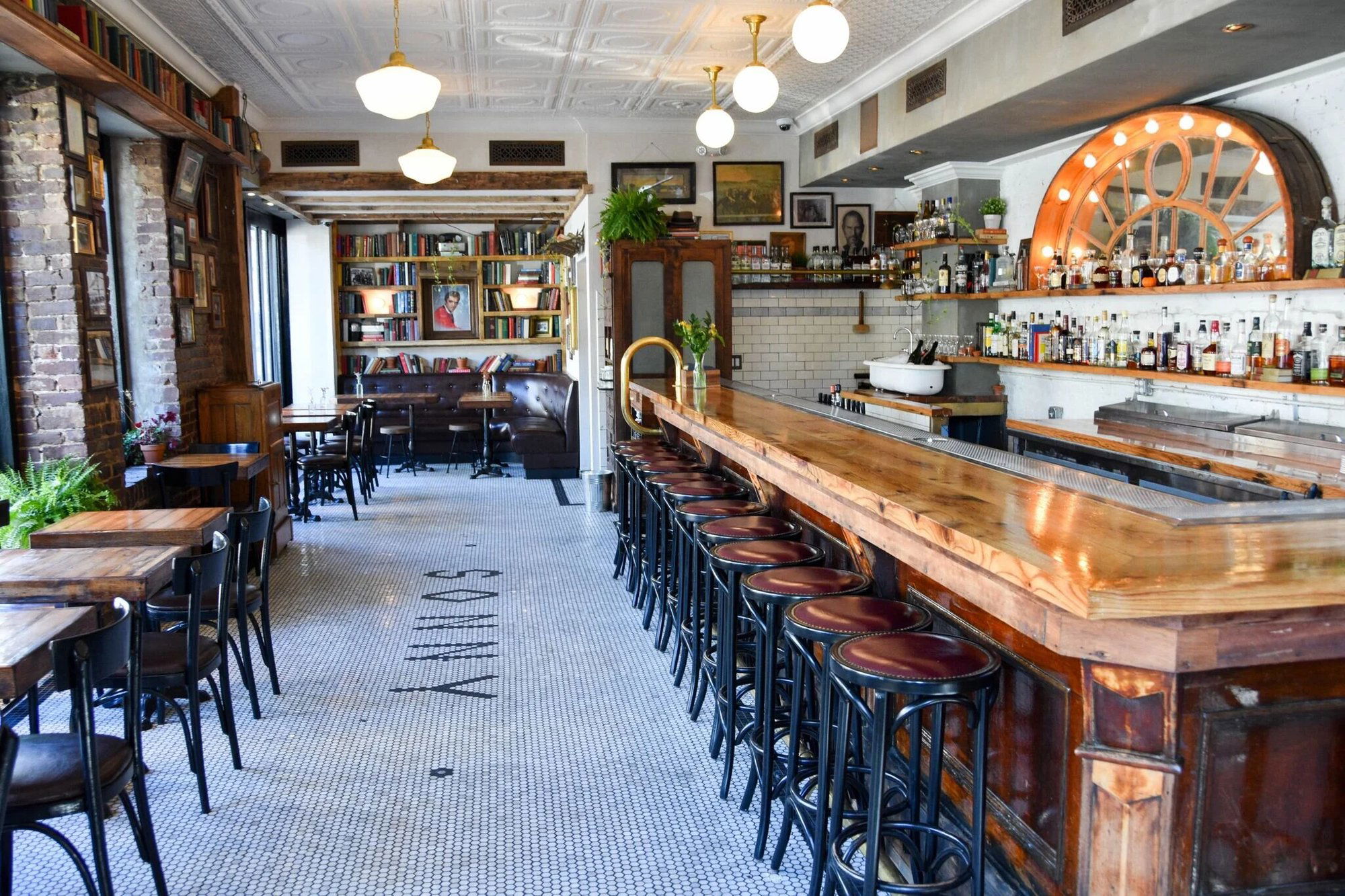 Goodnight Sonny, Bar in New York City