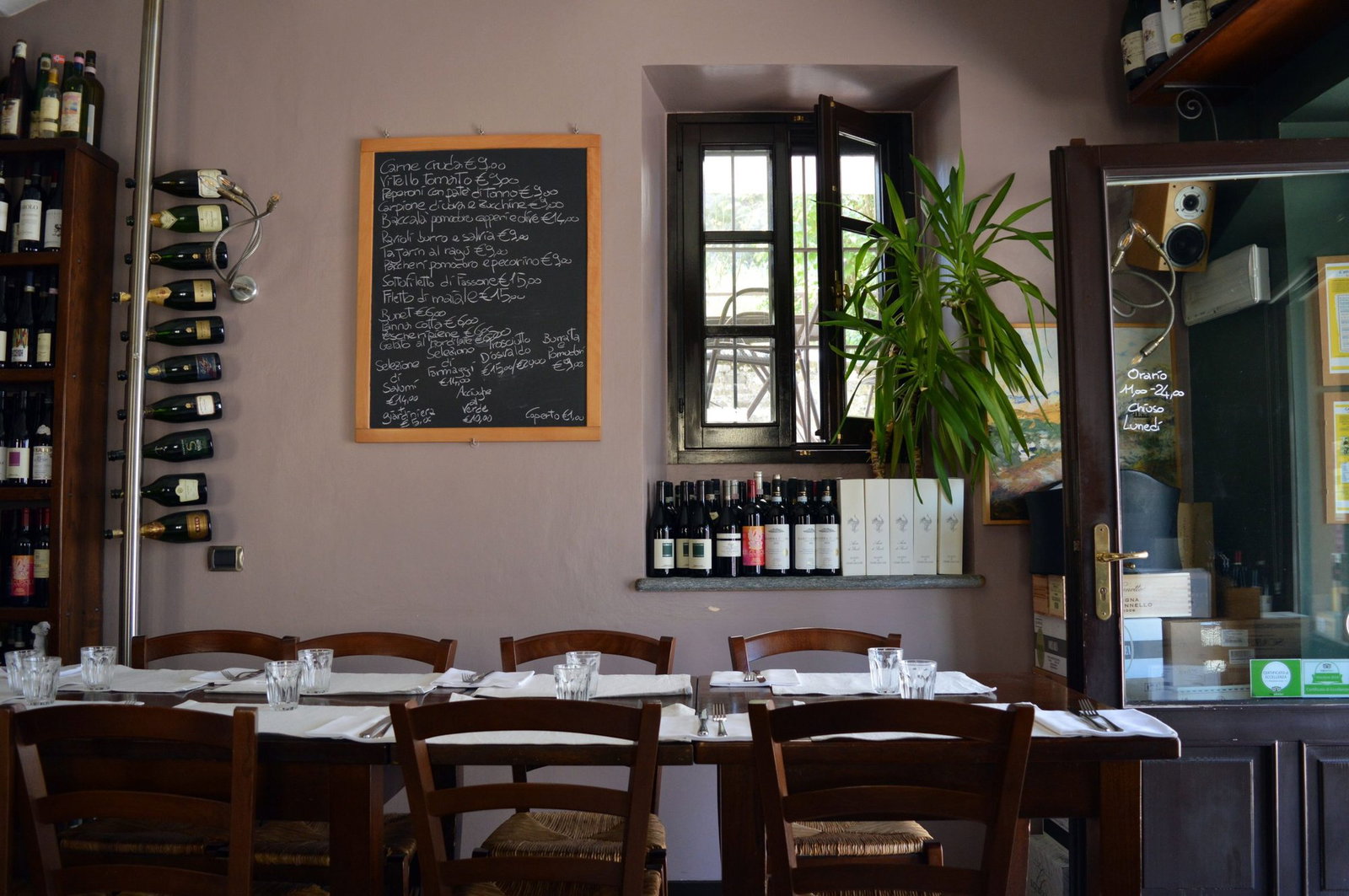 Vinoteca Centro Storico, Serralunga d'Alba, Italy