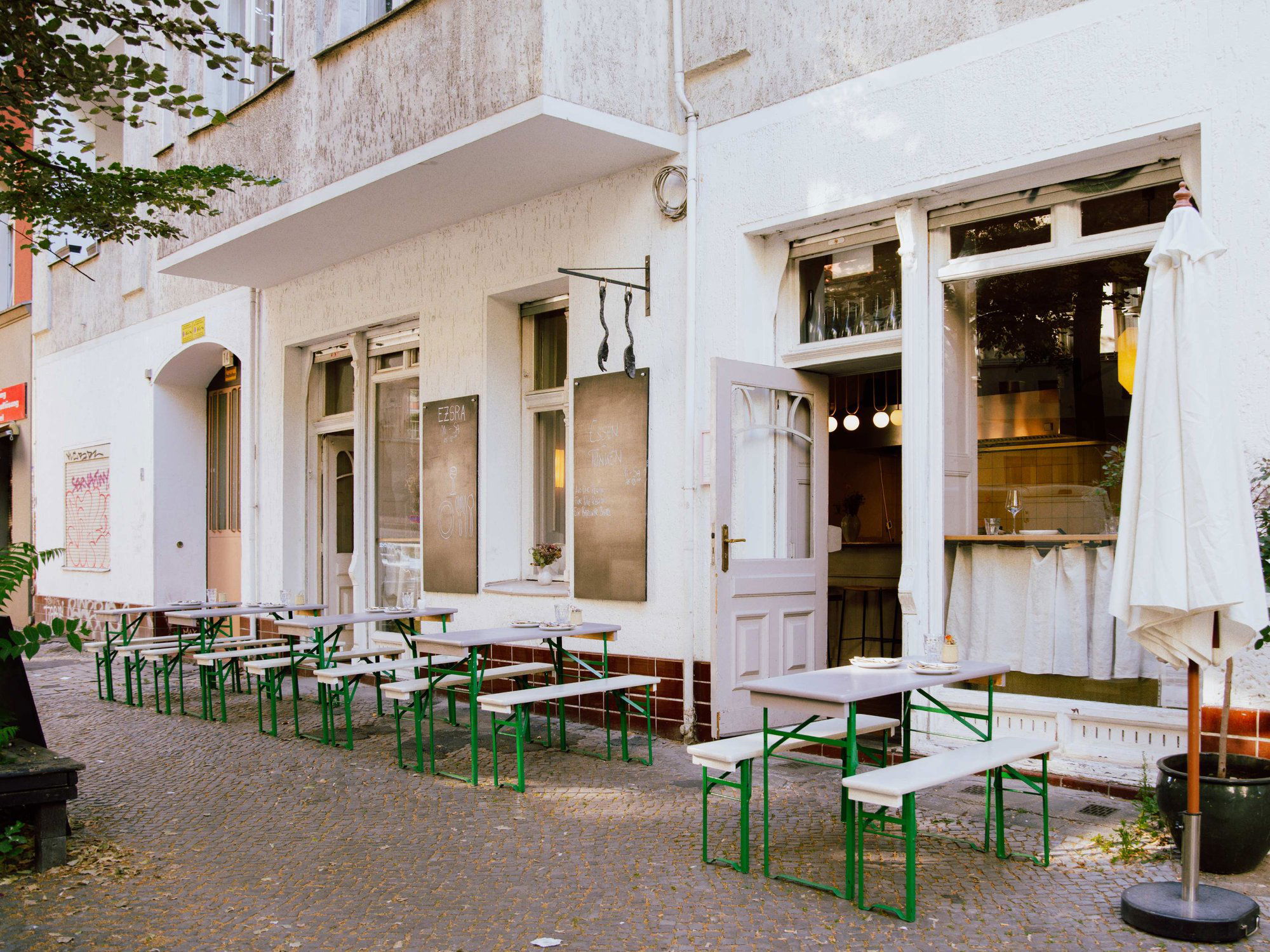 Ezsra Berlin, Bar in Berlin