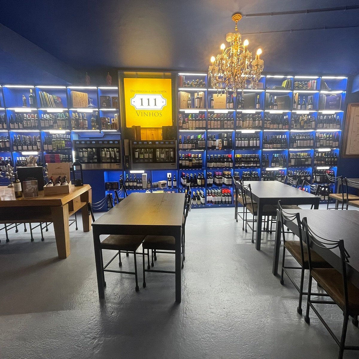 111 Vinhos bar in Lisbon, Portugal