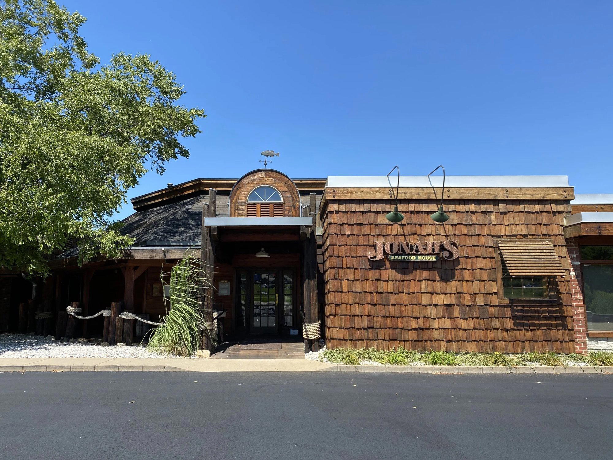 Jonah's Seafood House, 2601 Oyster Bar, and Market & Bake Shop, East Peoria, United States