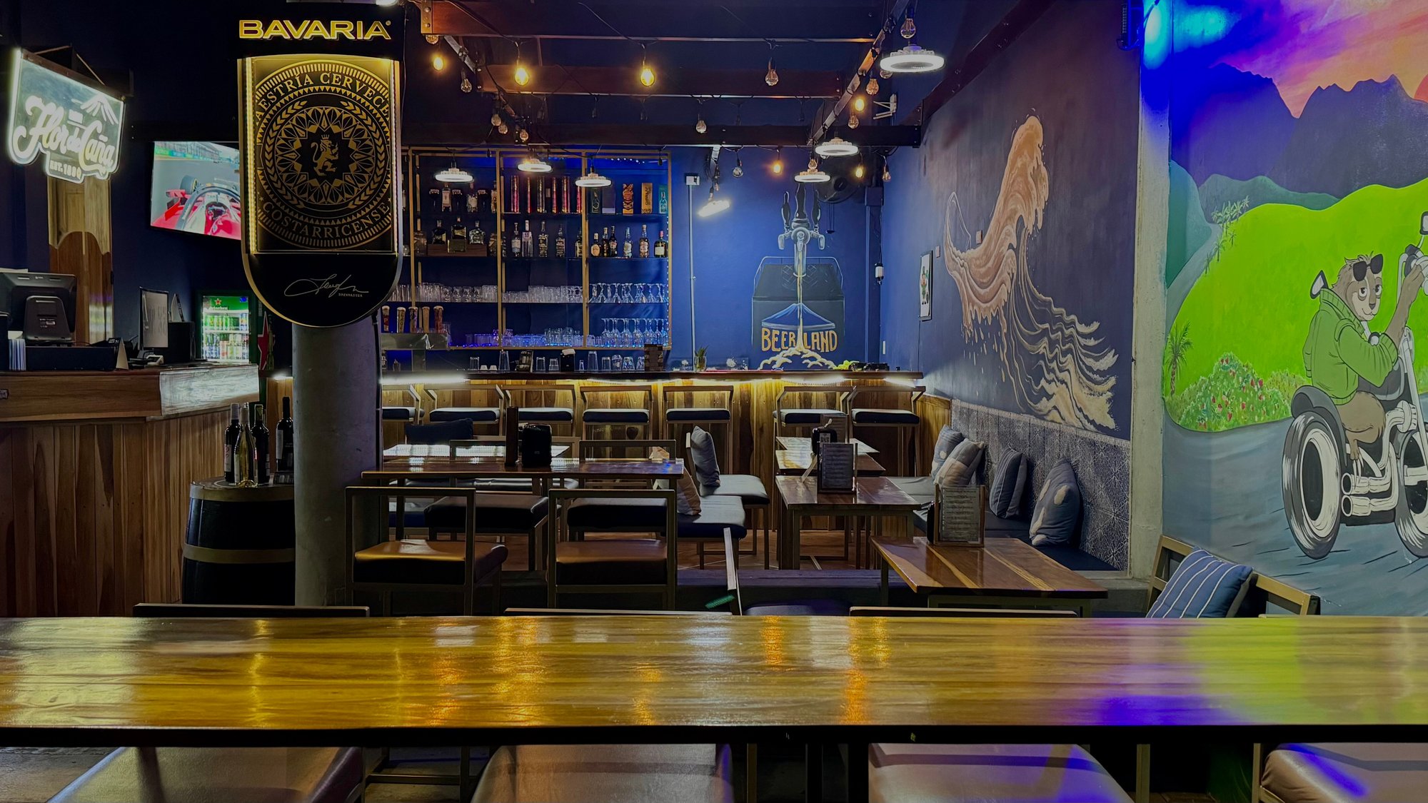 Henry’s Bar