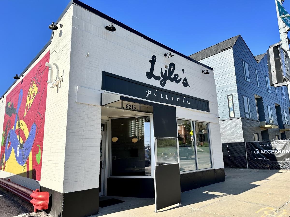 Lyle's Pizzeria, Bar in Omaha