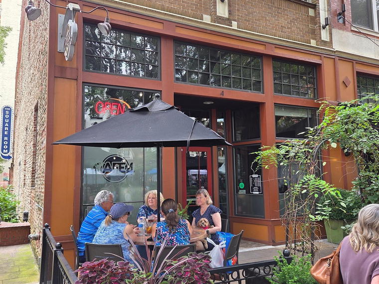 Cafe 4, Knoxville, United States