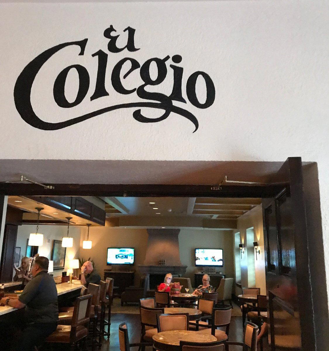 El Colegio bar in San Antonio