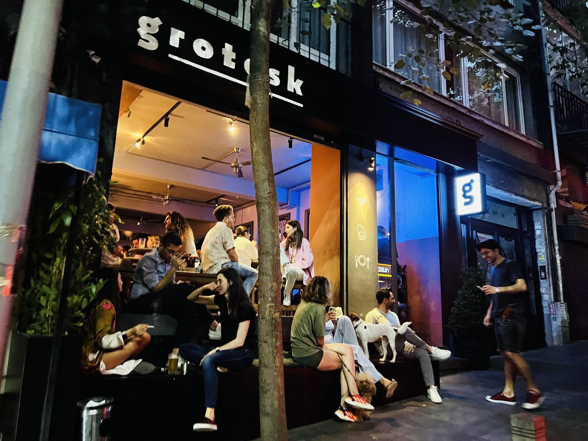 Grotesk, Bar in Istanbul