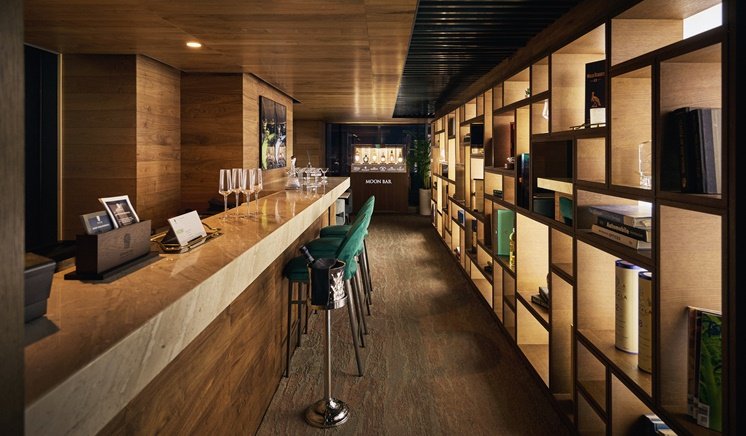Moon Bar