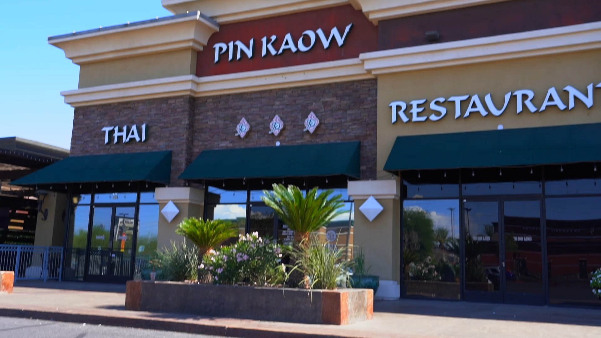 Pin Kaow Thai Restaurant Eastern, Bar in Henderson