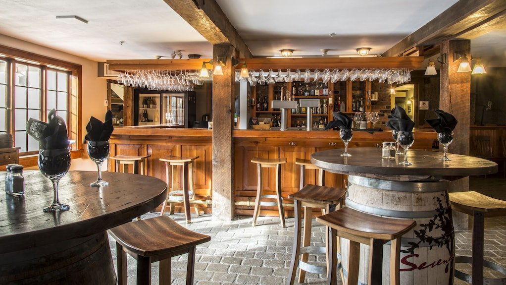 Naramata Inn, Bar in Okanagan Similkameen