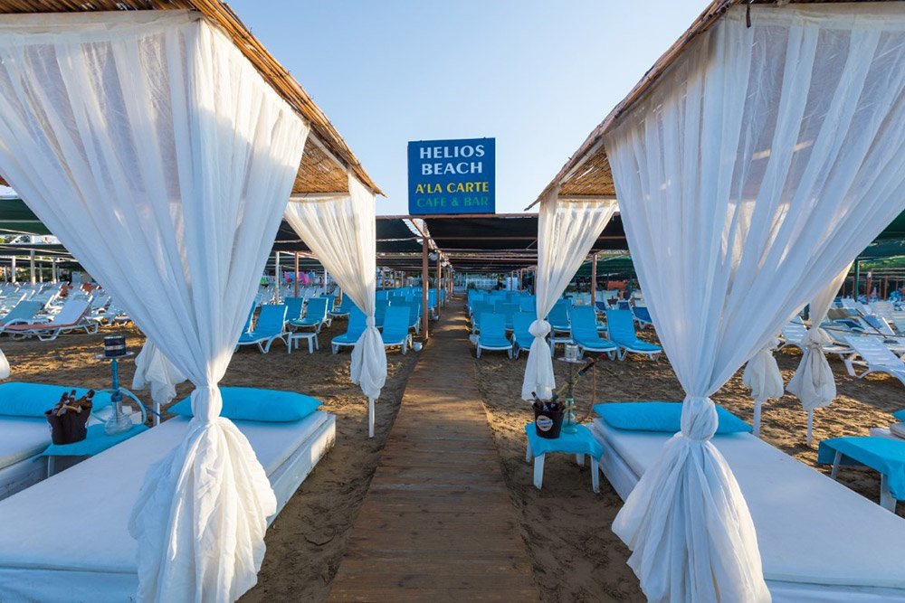 Helios Pool & Beach Bar, Bar in Punta Cana