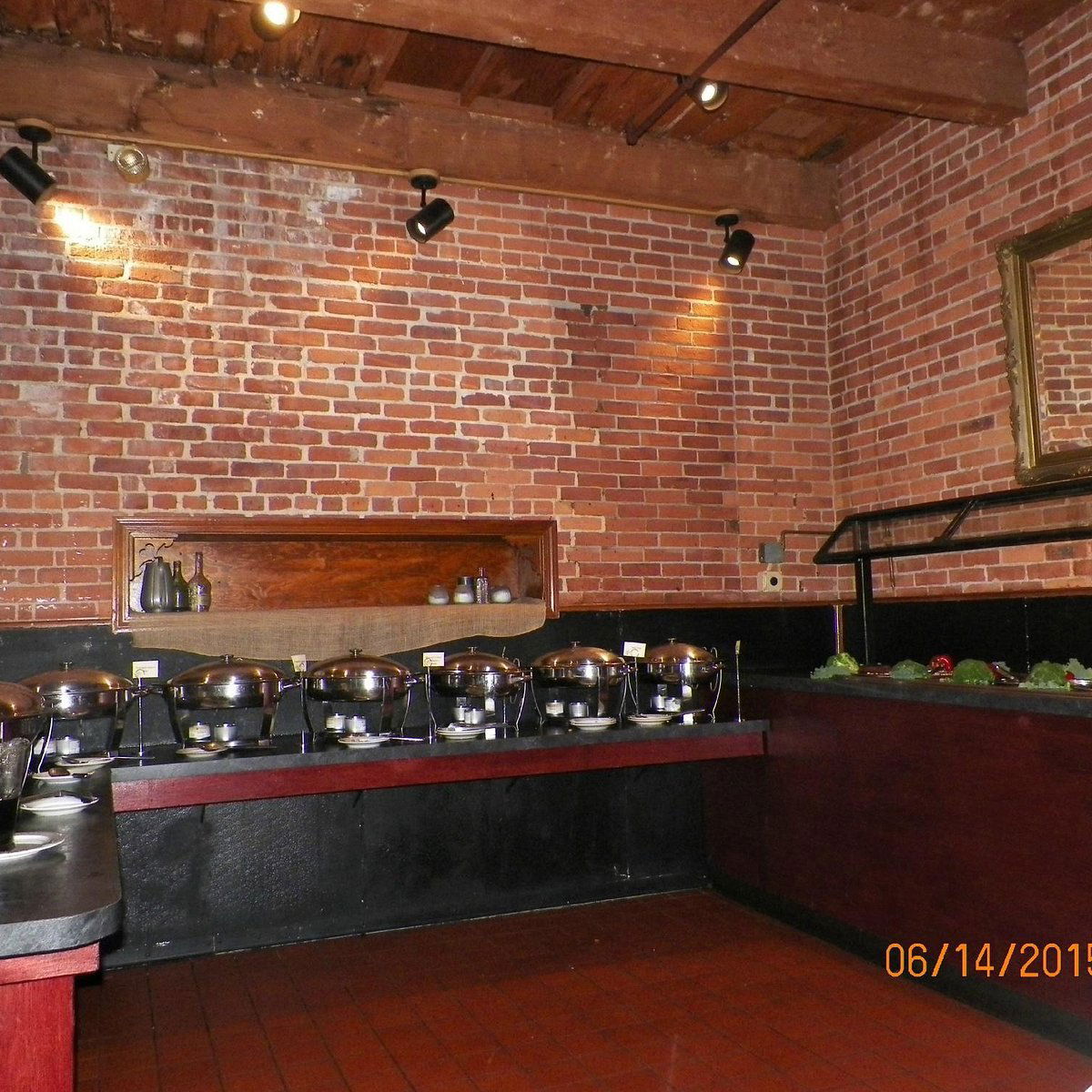 Morin's Hometown Bar & Grille, Bar in Attleboro