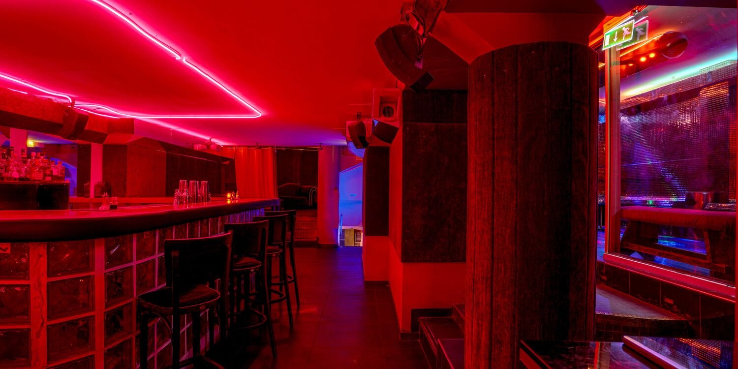 Harmony, Bar in Paris