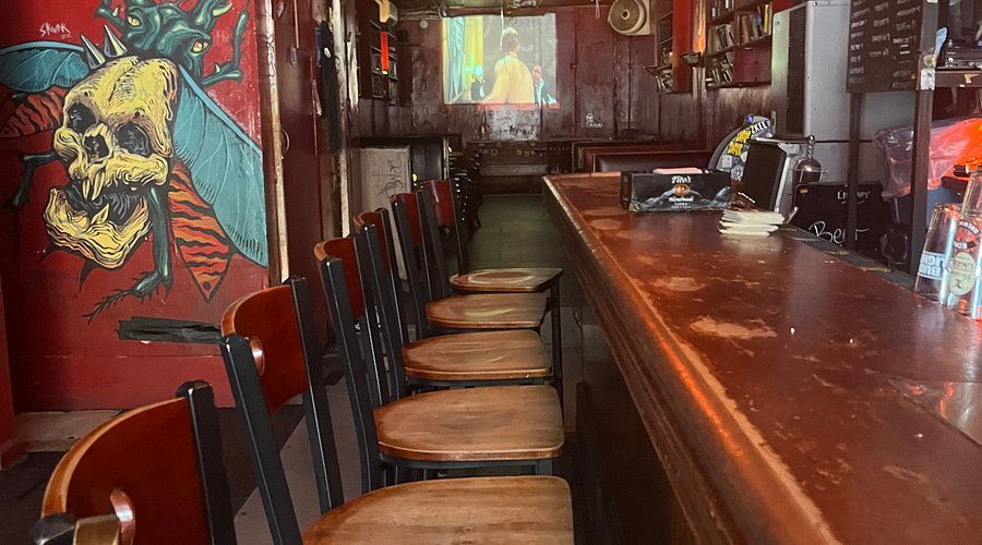 Library Bar, Bar in Hook