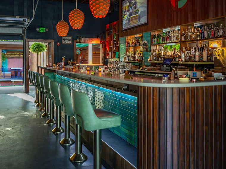 Pearl Diver, Nashville, United States