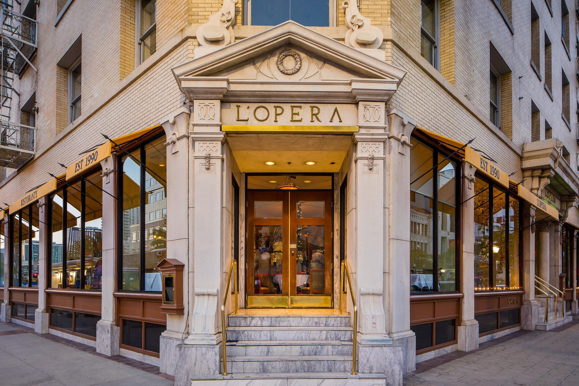 L'Opera Italian Restaurant, Bar in Long Beach