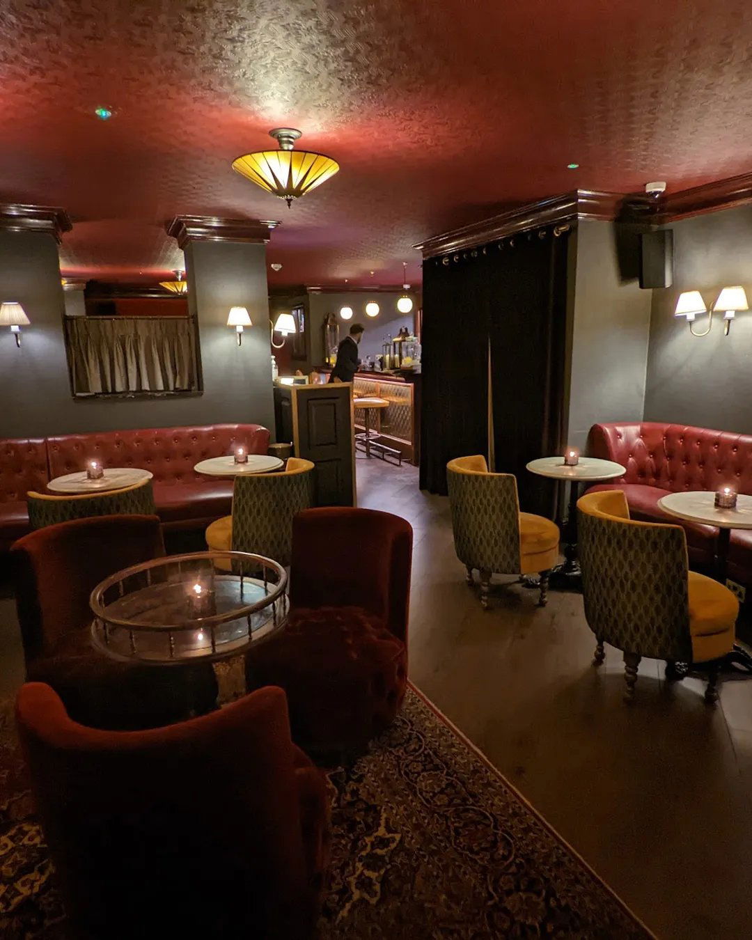 Do Not Disturb, Bar in London