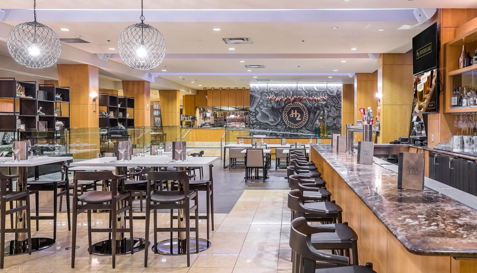 H2 Kitchen + Bar, Bar in Inner Harbour