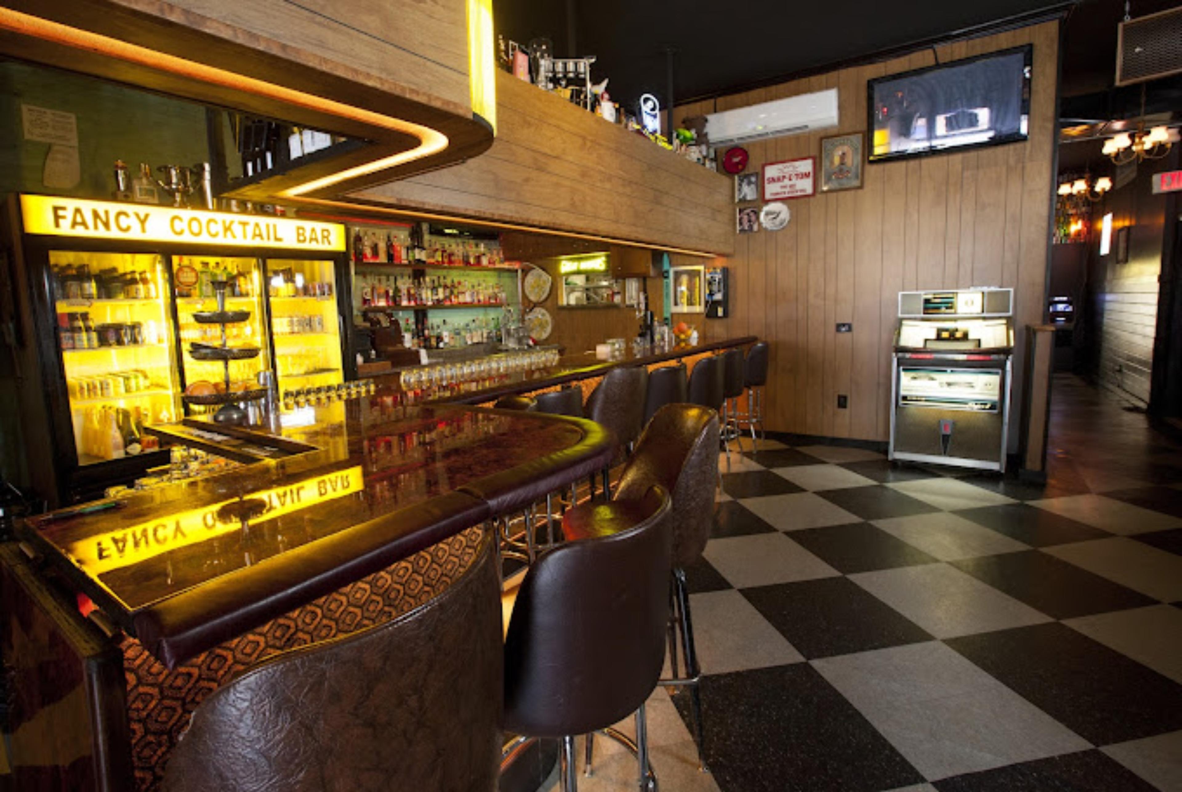 Best Intentions bar in Chicago