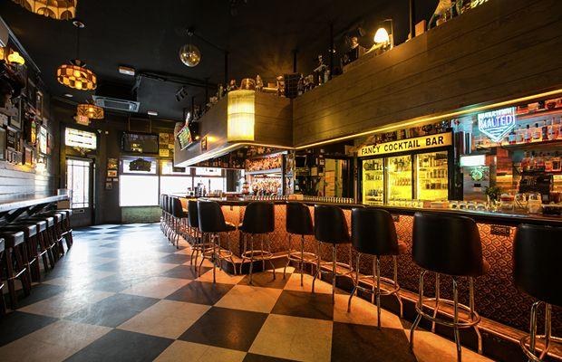 Best Intentions bar in Chicago